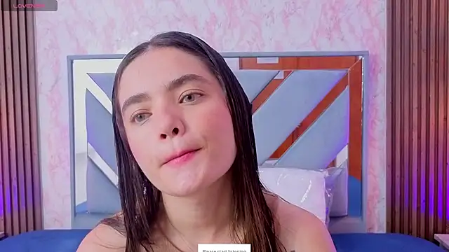 Snapshot of LittleeSara18 chatting on 05/16/26, 11:20 LittleeSara18 online show from 05/16/26, 11:20