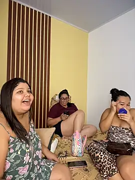 Desert queens online show from 04/17/26, 03:31