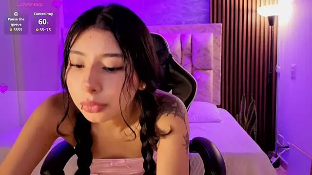 chloe bluee  online show from 04/09/26, 10:53