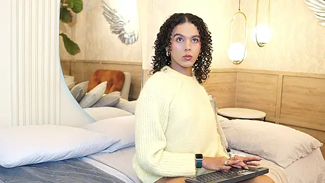 Snapshot of Luxa_Velvet chatting on 02/23/26, 12:24 Luxa Velvet online show from 02/23/26, 12:24