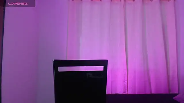 Snapshot of _Moon_rose chatting on 02/25/26, 01:32 Moon rose online show from 02/25/26, 01:32