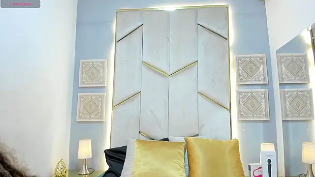 Snapshot of KarinaaCoxx chatting on 03/04/26, 12:44 KarinaaCoxx online show from 03/04/26, 12:44