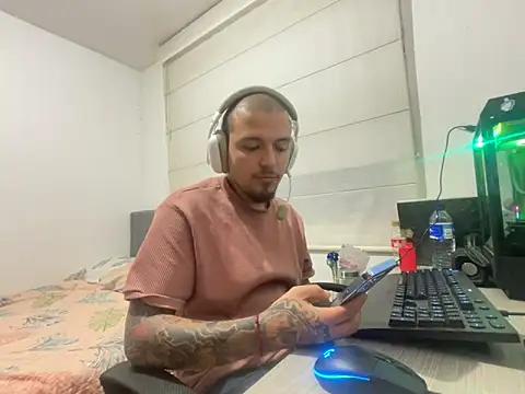 Maximo Garcia17 online show from 03/08/26, 02:04