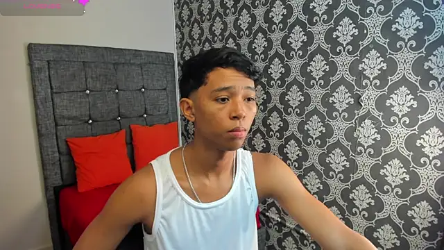 Snapshot of Little_Twink19x chatting on 07/05/26, 07:43 Little Twink19x online show from 07/05/26, 07:43