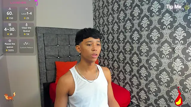 Snapshot of Little_Twink19x chatting on 07/06/26, 08:33 Little Twink19x online show from 07/06/26, 08:33