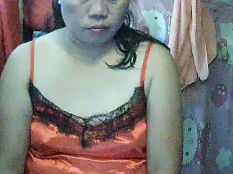 Snapshot of lovelypinay00 chatting on 06/12/26, 07:18 lovelypinay00 online show from 06/12/26, 07:18