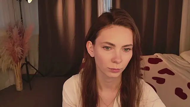 Scarlet Muse  online show from 02/27/26, 09:20