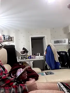 Snapshot of Florent1307 chatting on 02/23/26, 09:45 Florent1307 online show from 02/23/26, 09:45