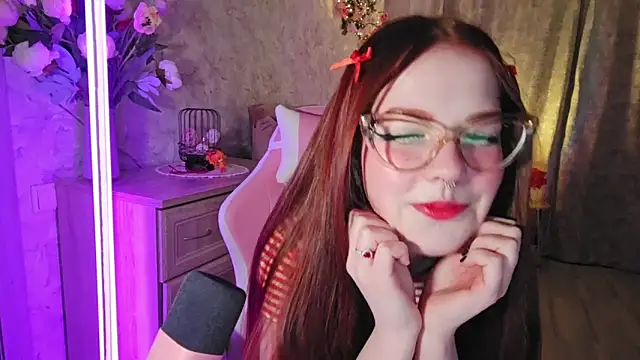 EllaHughess online show from 03/08/26, 10:24