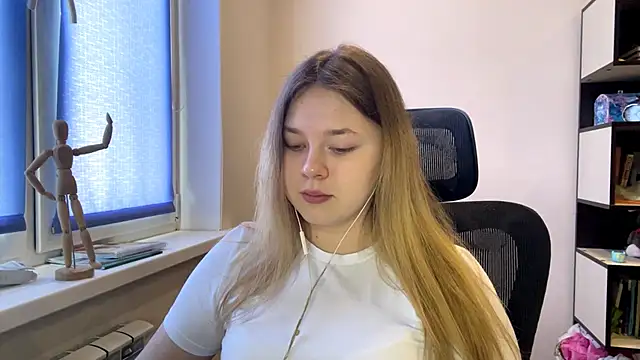 TomikoPfau online show from 02/24/26, 08:01