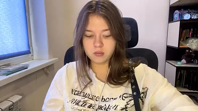 TomikoPfau online show from 03/02/26, 07:37