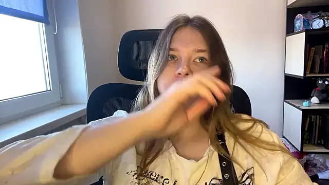 TomikoPfau online show from 03/30/26, 08:15