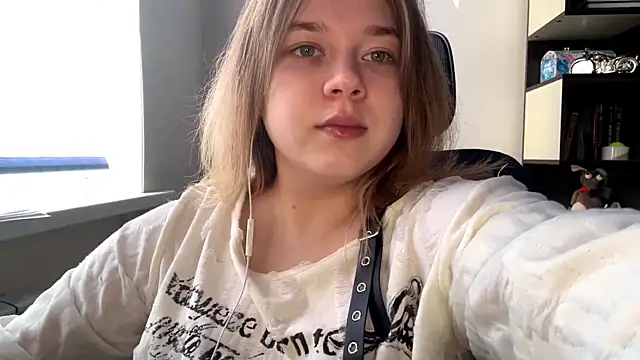 TomikoPfau online show from 04/16/26, 02:07