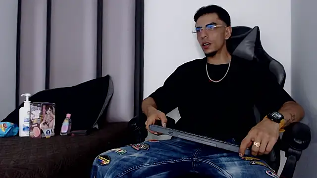 Snapshot of Endrick-23 chatting on 03/04/26, 03:56 Endrick-23 online show from 03/04/26, 03:56