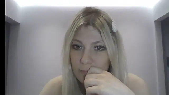 Foxy Bright online show from 03/12/26, 07:31