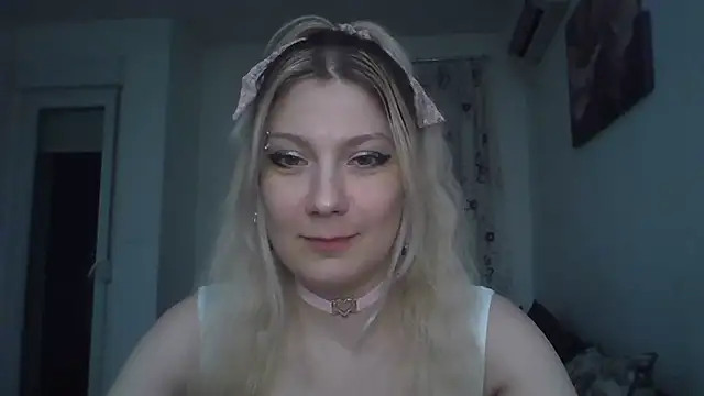 Foxy Bright online show from 03/20/26, 07:30