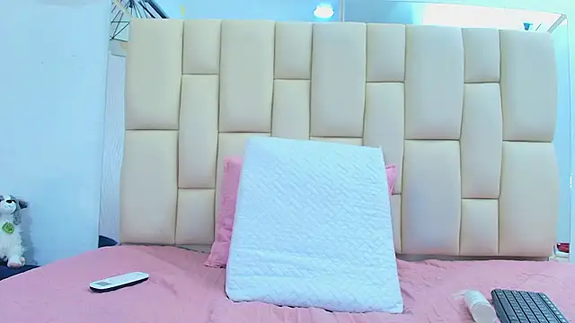 Snapshot of Lana_Sliim chatting on 02/26/26, 12:15 Lana Sliim online show from 02/26/26, 12:15