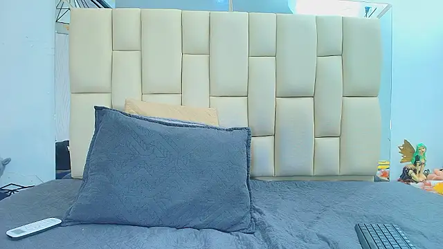 Lana Sliim online show from 03/05/26, 12:12