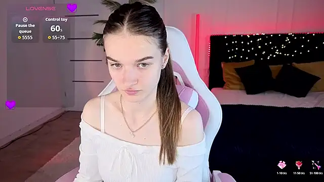 Snapshot of Ann_Wood chatting on 07/08/26, 02:32 Ann Wood online show from 07/08/26, 02:32