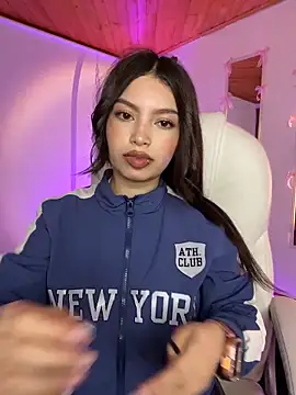 Snapshot of Mady_Pink chatting on 03/03/26, 02:50 Mady Pink online show from 03/03/26, 02:50