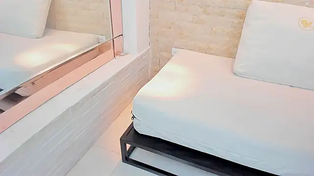 Snapshot of aitana_cole chatting on 02/24/26, 03:37 aitana cole online show from 02/24/26, 03:37