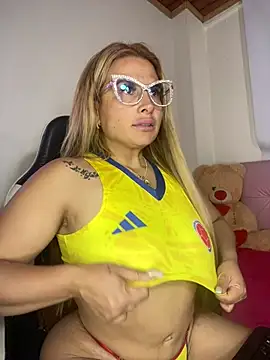 Snapshot of Alma_Andrade chatting on 07/18/26, 10:24 Alma Andrade online show from 07/18/26, 10:24