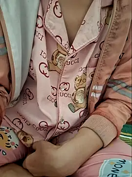 Snapshot of kieuqueen92 chatting on 02/23/26, 01:47 kieuqueen92 online show from 02/23/26, 01:47