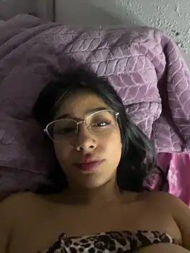 Snapshot of Linarodri chatting on 07/15/26, 06:18 Linarodri online show from 07/15/26, 06:18