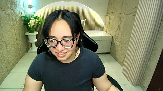 Snapshot of bunny_mich_r chatting on 03/03/26, 07:42 bunny mich r online show from 03/03/26, 07:42