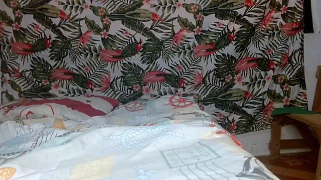 Snapshot of smallvioleta69 chatting on 03/03/26, 06:47 smallvioleta69 online show from 03/03/26, 06:47