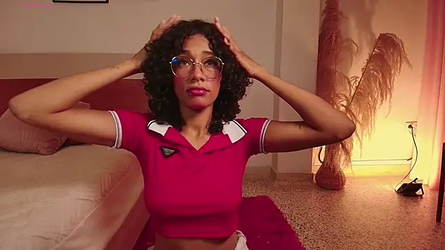 Meganlux1 online show from 04/17/26, 07:39