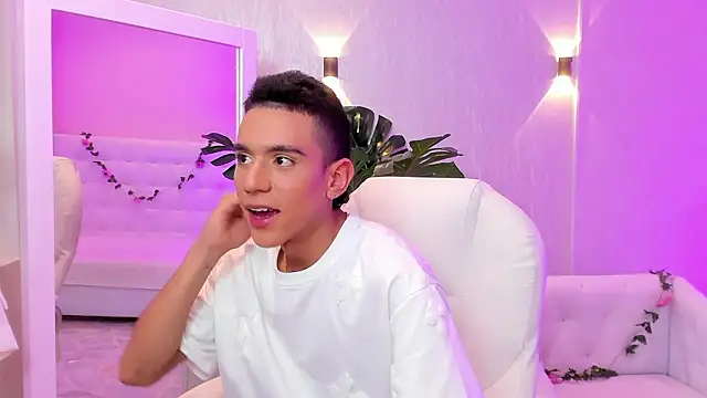 Snapshot of dominicjonnes chatting on 02/25/26, 06:39 dominicjonnes online show from 02/25/26, 06:39