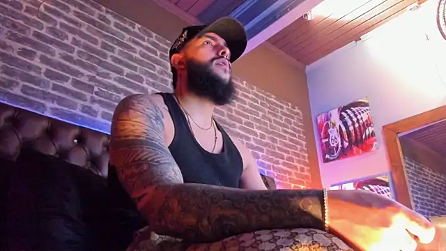 SantiagoHincapiie online show from 03/12/26, 08:48