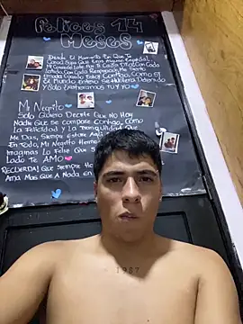 Snapshot of laparejita0410 chatting on 02/28/26, 12:00 laparejita0410 online show from 02/28/26, 12:00