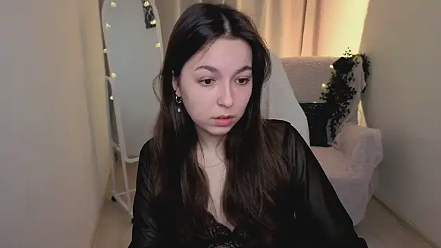 Snapshot of BellaThery chatting on 05/27/26, 05:04 BellaThery online show from 05/27/26, 05:04