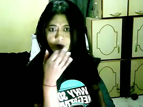 Snapshot of IndianPleasures21 chatting on 06/03/26, 02:36 IndianPleasures21 online show from 06/03/26, 02:36