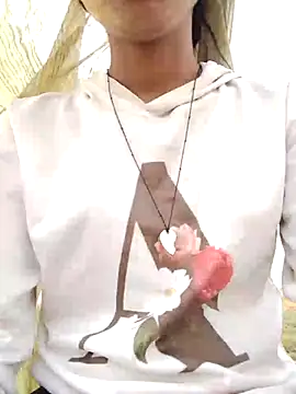 wifedesi7050 online show from 04/18/26, 11:58