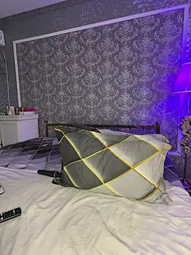 Olivia Noor online show from 04/05/26, 06:21