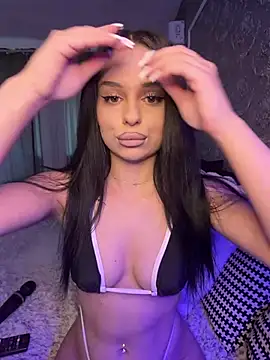 Snapshot of Olivia_Noor chatting on 07/17/26, 04:45 Olivia Noor online show from 07/17/26, 04:45