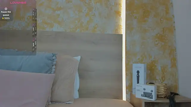 julietta pink online show from 07/19/26, 12:09