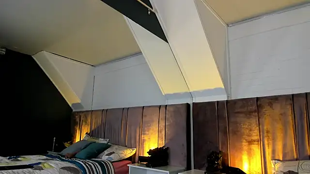 Fiorelaa  online show from 06/18/26, 11:36