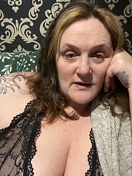 Snapshot of Busty-GilfQuinn chatting on 02/22/26, 10:41 Busty-GilfQuinn online show from 02/22/26, 10:41