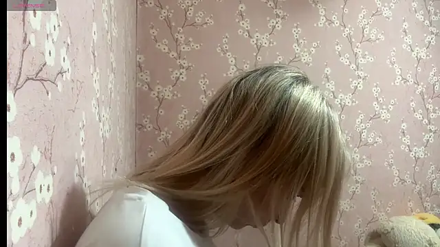 LiraDreamX online show from 04/02/26, 05:54