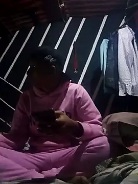 zeus23cm1 online show from 02/24/26, 12:36