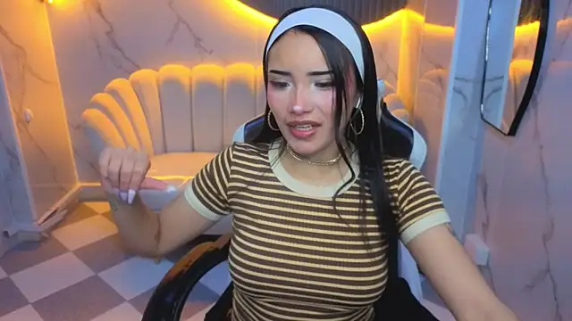 Daphne nicole b online show from 03/15/26, 12:33