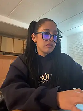 Snapshot of susi_chimm chatting on 03/01/26, 02:02 susi chimm online show from 03/01/26, 02:02