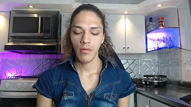 Snapshot of CrisOzzz chatting on 04/25/26, 05:32 CrisOzzz online show from 04/25/26, 05:32