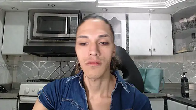 Snapshot of CrisOzzz chatting on 05/17/26, 05:42 CrisOzzz online show from 05/17/26, 05:42