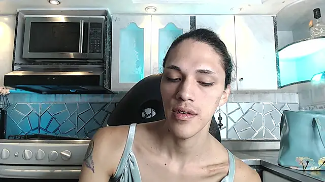 Snapshot of CrisOzzz chatting on 05/28/26, 05:21 CrisOzzz online show from 05/28/26, 05:21