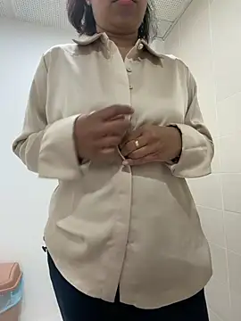 Snapshot of sessy_grl chatting on 02/22/26, 06:46 sessy grl online show from 02/22/26, 06:46